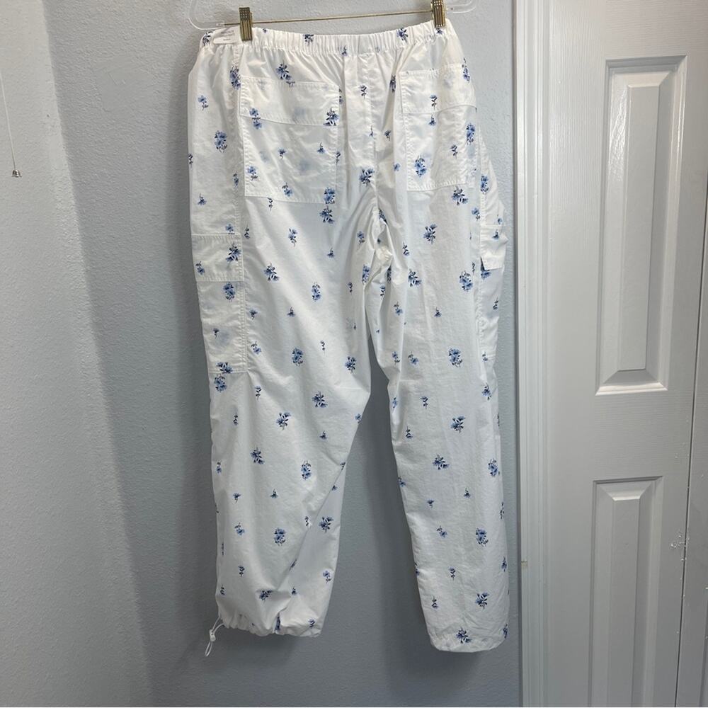 Victoria’s Secret Pink Optic White Floral Cargo Pants - Picture 12 of 13